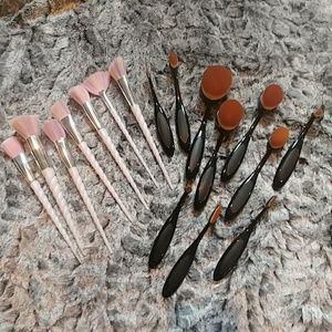 HUGE 17 Lot of make up brushes